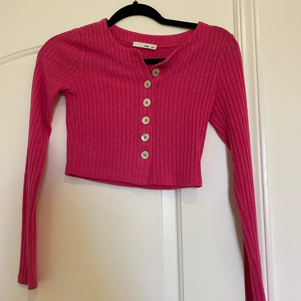 CUTEST Pink Cropped Sweater from Aritzia!